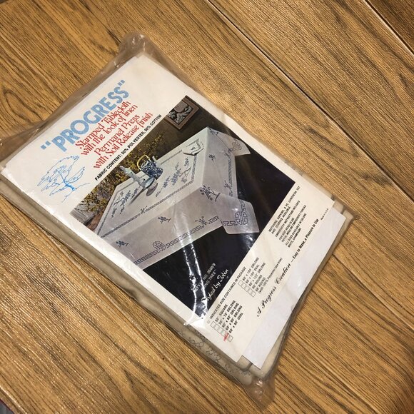 Progress Stamped Tablecloth with the look of linen, vintage - Picture 7 of 7